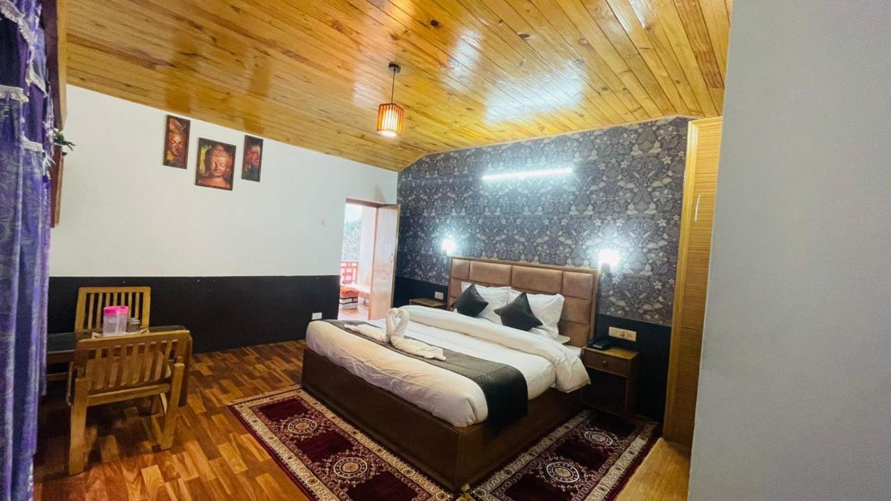 Hotel Hilltop At Mall Road Manali With Open Terrace Exterior foto