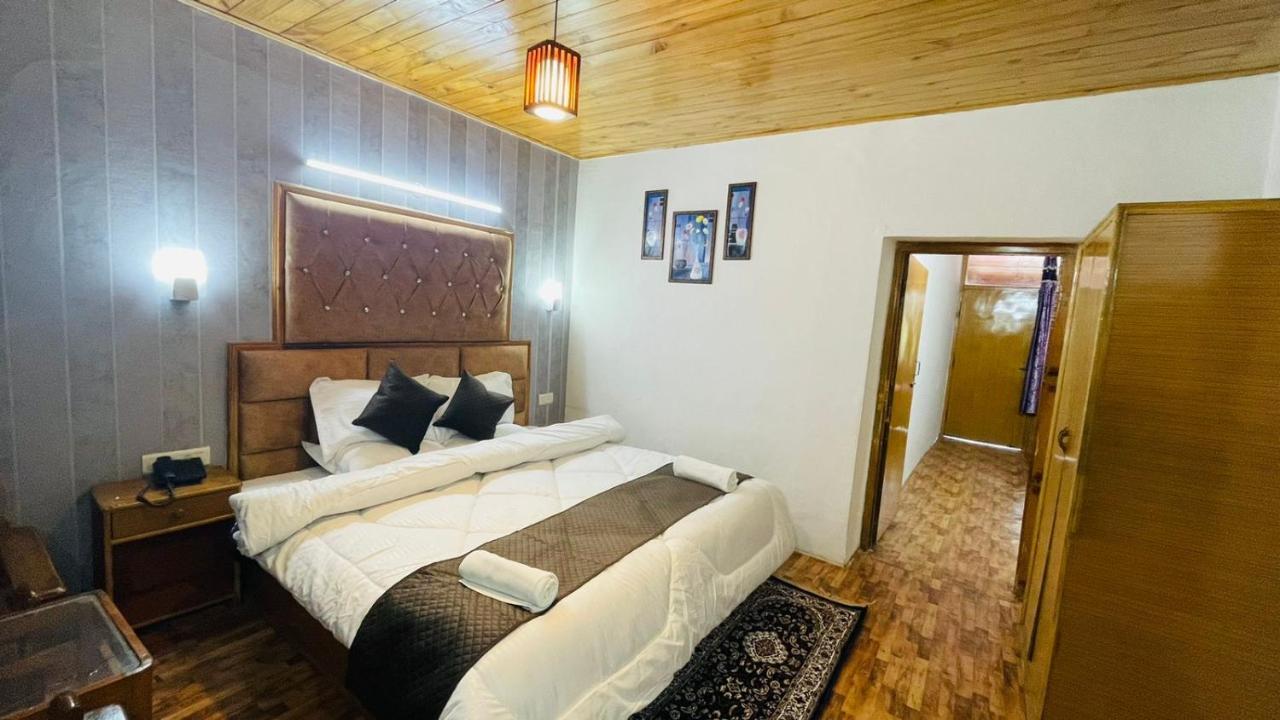 Hotel Hilltop At Mall Road Manali With Open Terrace Exterior foto