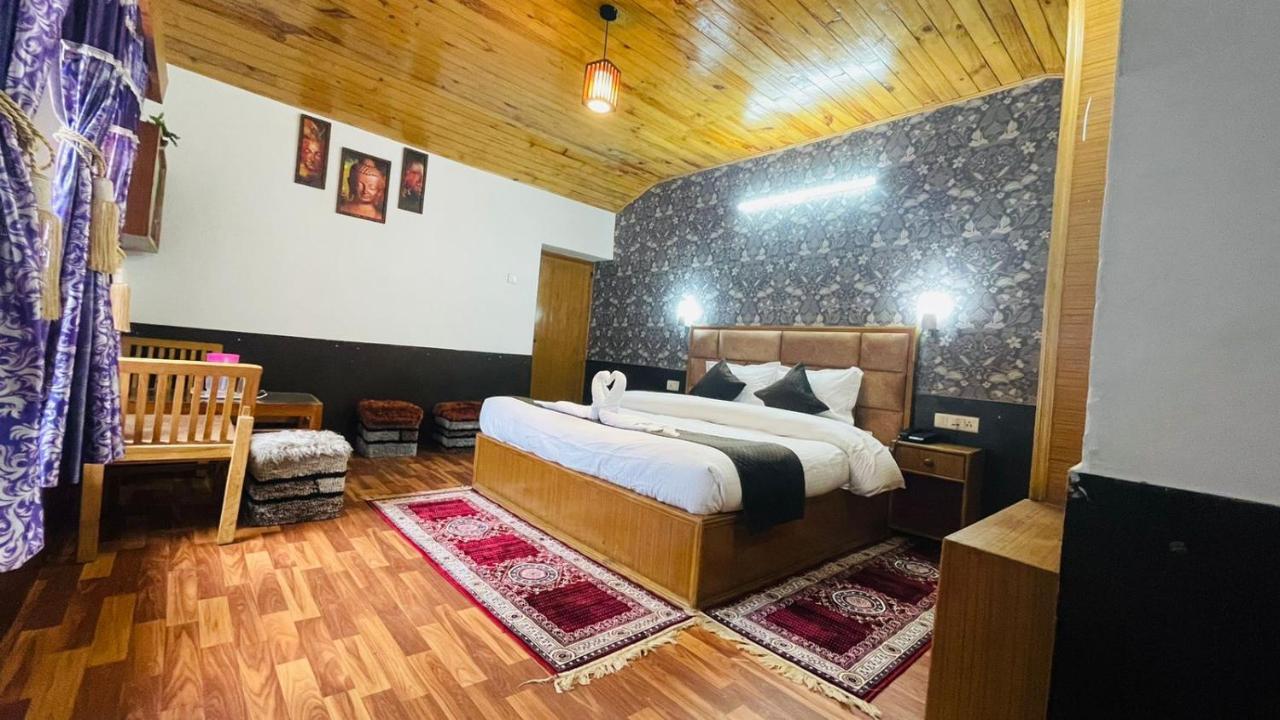 Hotel Hilltop At Mall Road Manali With Open Terrace Exterior foto