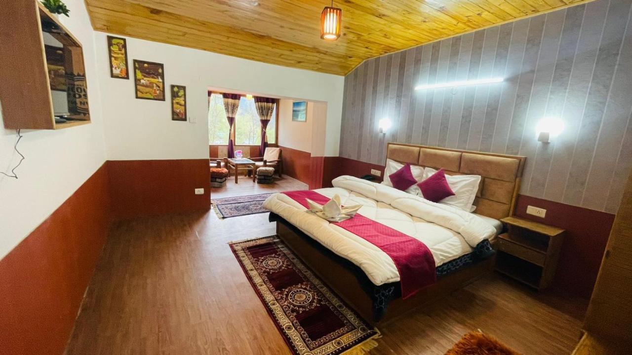 Hotel Hilltop At Mall Road Manali With Open Terrace Exterior foto