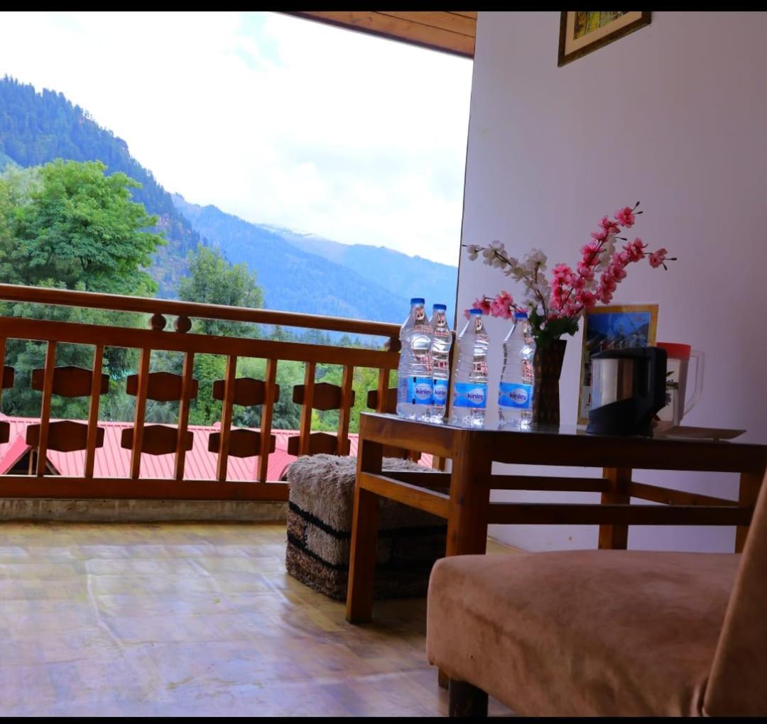 Hotel Hilltop At Mall Road Manali With Open Terrace Exterior foto