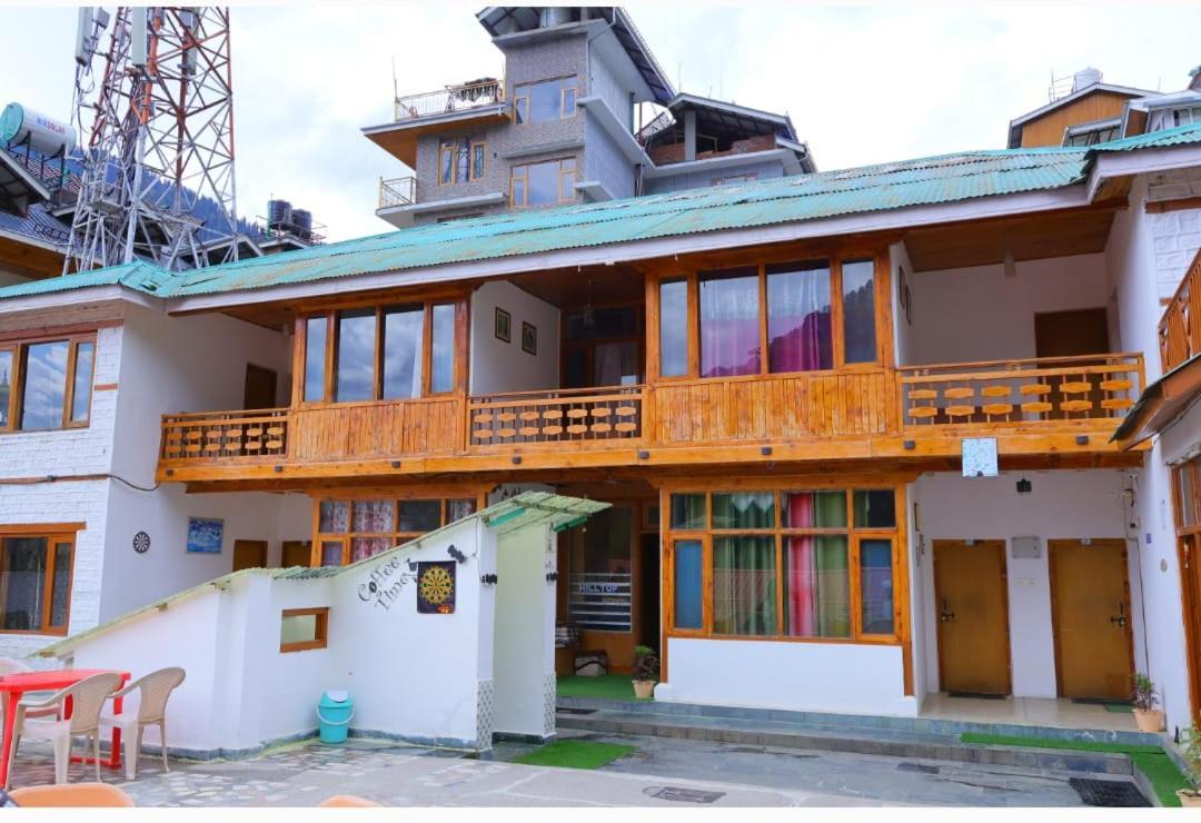 Hotel Hilltop At Mall Road Manali With Open Terrace Exterior foto